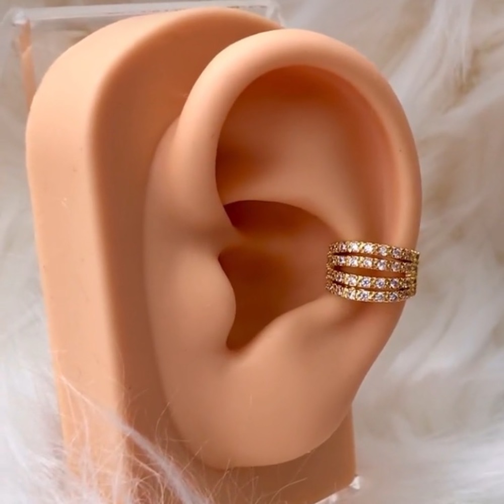 ⚜️𝟯𝟬%𝗢𝗙𝗙 𝗯𝘂𝗻𝗱𝗹𝗲𝘀 𝟯+⚜️ NEW CZ 4 Layers Paved Ear Cuff - Picture 7 of 10